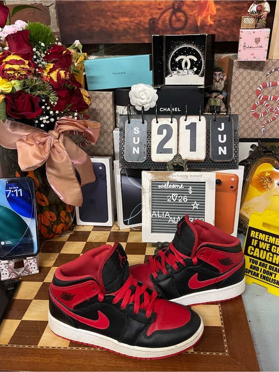 Nike Air Force Other - DQ8423-060.   Jordan 1 Mid
Alternate Bred (2022) (GS)